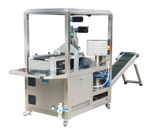 Machine de pliage et d'emballage automatique de masques faciaux Yunqingtech, machine de remplissage et de scellage de masques avec système pneumatique - Product Image 6