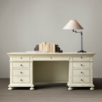 Escritorio Ejecutivo de Roble Americano Retro Sofisticado, Mesa de Oficina con Molduras Dentadas a Medida, Mueble de Estudio Profesional de Madera de Lujo