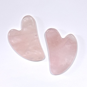 Herramienta Gua Sha de Cuarzo Rosa Natural Transparente en Forma de Corazón, Tabla de Masaje Facial de Cristal Rosa para el Cuidado de la Piel - Product Image 3