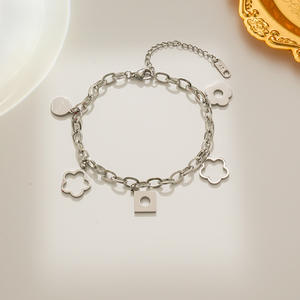 Accesorios de moda, accesorios impermeables de acero inoxidable, pulsera de cadena con abalorio de corazón de flor mate chapada en oro para mujer - Product Image 4