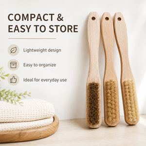 Brosse de nettoyage en bois de hêtre laqué à poils rigides blanchis avec boucle de suspension pour chaussures et bijoux – Vente en gros - Product Image 6