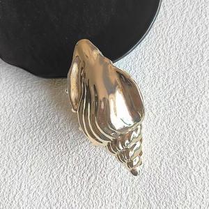 Pince à cheveux surdimensionnée en forme de coquillage, en alliage métallique, thème océan, pince requin tendance pour femme - Product Image 5