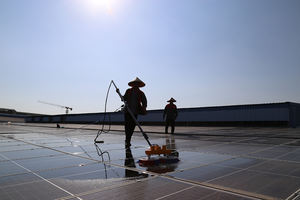 Nettoyeur <span class=keywords><strong>de</strong></span> panneaux solaires Multifit 3,5 m 5,5 m avec double tête semi-automatique pour le <span class=keywords><strong>nettoyage</strong></span> des toits commerciaux, ateliers, serres - Product Image 4