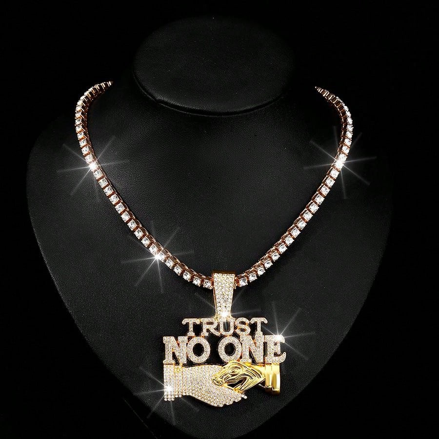 Pendentif en or avec chaîne de tennis de 18 pouces