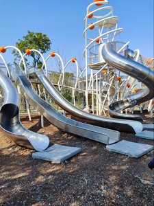 Grandes installations d'amusement modulaires avec des escaliers mécaniques en spirale et des toboggans en acier inoxydable et en plastique - Product Image 6