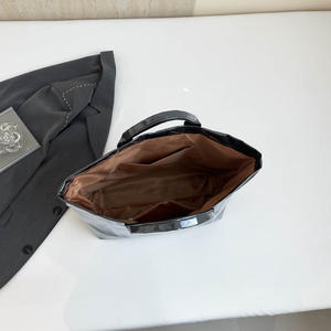 <span class=keywords><strong>Sac</strong></span> fourre-tout brillant imperméable personnalisé avec logo, coloré et minimaliste, grande capacité, idéal pour la plage, vente en gros - Product Image 5