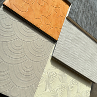Panneaux muraux en cuir WPC en fibre de charbon de bambou rayé moderne imperméable insonorisé ignifuge en bois massif maison espace commercial