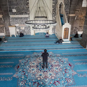 Muslim Prayer Mat/Carpet High Quality Cut Pile High Pile Polyester Tufted Home Use Wall to Wall Printed Mosque Carpet for Events - Product Image 3