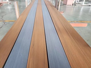 Revêtement de <span class=keywords><strong>terrasse</strong></span> en WPC co-extrudé, vente en gros d'usine, <span class=keywords><strong>terrasse</strong></span> composite extérieure, imperméable, antidérapant, design européen brossé - Product Image 2