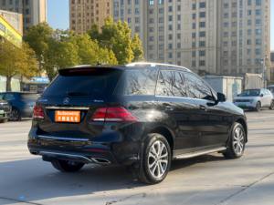 Mercedes-Benz <span class=keywords><strong>GLE</strong></span> <span class=keywords><strong>2018</strong></span> <span class=keywords><strong>GLE</strong></span> 320 V6 Turbo <span class=keywords><strong>4MATIC</strong></span> Volant à Gauche Sièges en Cuir Foncé Jantes R19 Voiture d'Occasion de Haute Qualité pour l'Exportation - Product Image 6