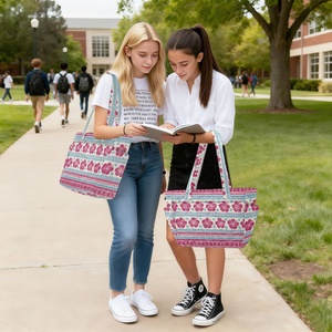 Sac fourre-tout rétro bohème durable pour femme, motif fleur d'hibiscus, personnalisé, matelassé en polyester, avec longue anse et fermeture éclair - Product Image 5