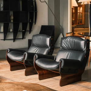 Sillón con Base de Trineo, Tapizado en Cuero con Botones, Diseño Rústico con Marco de Madera, Asiento de Descanso Antiguo para Villa - Product Image 1