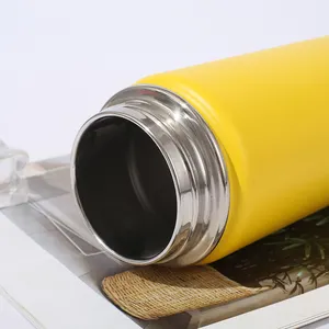 Individuelles Design isolierte Wasserflaschen Edelstahl Farbe Vakuum-Metallbecher