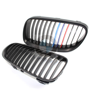 กระจังหน้า BMW E92 E93 สีดำด้าน ลายเส้นเดี่ยว สไตล์ M แบบสามสี ปี 2010-2014 - Product Image 2