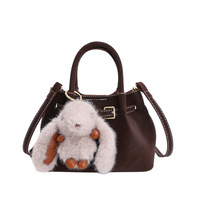 Sac seau rétro coréen simple à porter à la main pour femme, nouvelle collection hiver 2025, sac à bandoulière de luxe léger à texture raffinée