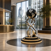 Sculpture de globe terrestre en acier inoxydable sur mesure, grande statue d'art métallique torsadée polie miroir pour aménagement paysager de cour de luxe
