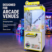 Machine à pinces commerciale colorée à monnayeur, type 'Star Coin', pour la distribution de cadeaux et de poupées, pour centres commerciaux et salles de jeux intérieurs