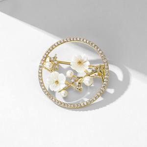 Nuevo Broche Unisex de Aleación Estilo Chino, Elegante, Vintage, con Diseño Calado de Flor de Ciruelo, Anti-Desgarros, Regalo de Moda para Fiesta - Product Image 2