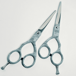 Ciseaux de coiffure pointus en acier inoxydable pour droitier professionnel à motif bleu - Product Image 4