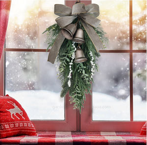 Guirlande de Noël artificielle suspendue de luxe de 11 pouces, écologique, en forme de larme, avec clochettes argentées, baies blanches, nœud gris, décoration de fête - Product Image 6