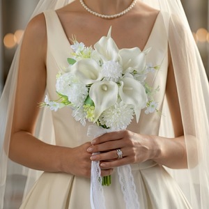 L-R075 Dernier <span class=keywords><strong>Bouquet</strong></span> <span class=keywords><strong>de</strong></span> <span class=keywords><strong>Mariée</strong></span> Artificiel Blanc en Lys Calla et Hortensia <span class=keywords><strong>avec</strong></span> Nœud en Dentelle et Satin pour Cérémonie <span class=keywords><strong>de</strong></span> Mariage et Photographie - Product Image 2