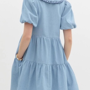 เดรสยีนส์สั้นสีฟ้าอ่อน แขนสั้น คอวี แต่งลายปัก สำหรับผู้หญิง แฟชั่นปรับแต่งได้ - Product Image 2