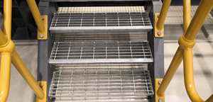 Rampe d'escalier antidérapante en acier avec grille de marche sur mesure, faible entretien pour escaliers de plateforme - Product Image 2
