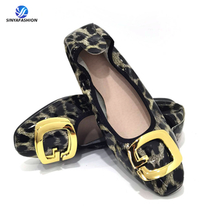 Chaussures de <span class=keywords><strong>danse</strong></span> de haute qualité pour femmes Nouvel arrivage de chaussures et de sacs en gros pour femmes africaines Chaussures plates décontractées - Product Image 3