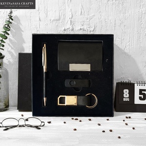 Set Regalo Aziendale Personalizzabile 4-in-1: Penna, Porta Biglietti da Visita, Portachiavi per Matrimoni e Aziende Assicurative/Agricole - Product Image 2