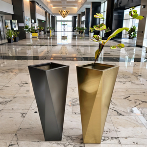 Fournitures <span class=keywords><strong>de</strong></span> jardinage Meubles Vase <span class=keywords><strong>de</strong></span> sol en métal Grand or Grand pot <span class=keywords><strong>de</strong></span> fleurs d'extérieur Jardinières Fleurs artificielles Arbre en acier inoxydable - Product Image 1