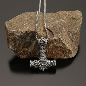 Collana Martello di <span class=keywords><strong>Thor</strong></span> Vichingo da Uomo, Ciondolo Mjolnir in Acciaio Inossidabile, Amuleto Norreno di Odino Bicolore Oro Argento, Gioielli all'Ingrosso - Product Image 3