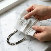 Chiffon de nettoyage en microfibre personnalisé OEM, emballé individuellement, lingettes de polissage pour bijoux, pour l'entretien des montres de luxe et des objets en platine et argent.