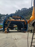 Chariot de coffrage hydraulique à poutres pour tunnels, taille personnalisée pour la construction de tunnels montagneux de formes spéciales