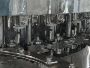 Máquina de Llenado de Bebidas Gaseosas para Botellas de PET de 500 ml, 6000 bph, para Fábrica de Bebidas Carbonatadas - Product Image 6