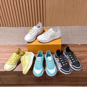 Vente en gros de chaussures de luxe de haute qualité pour femmes et hommes, logos de marque personnalisés, baskets de créateurs, tige en PU, semelle en caoutchouc, toutes saisons - Product Image 5