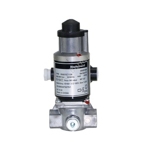 Vanne solénoïde Honeywell VE4015C1136T offrant un contrôle précis du débit de gaz, améliorant la sécurité et l'efficacité des brûleurs industriels - Product Image 1