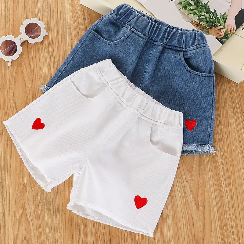 Neueste Sommer Denim Outfits Kinder Baby Mädchen Super Soft Denim Shorty Shorts mit roter Herz stickerei