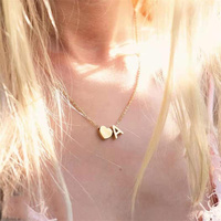 Collier unisexe vintage en acier inoxydable plaqué or avec chaîne à maillons et pendentif cœur en strass cristal 26 lettres