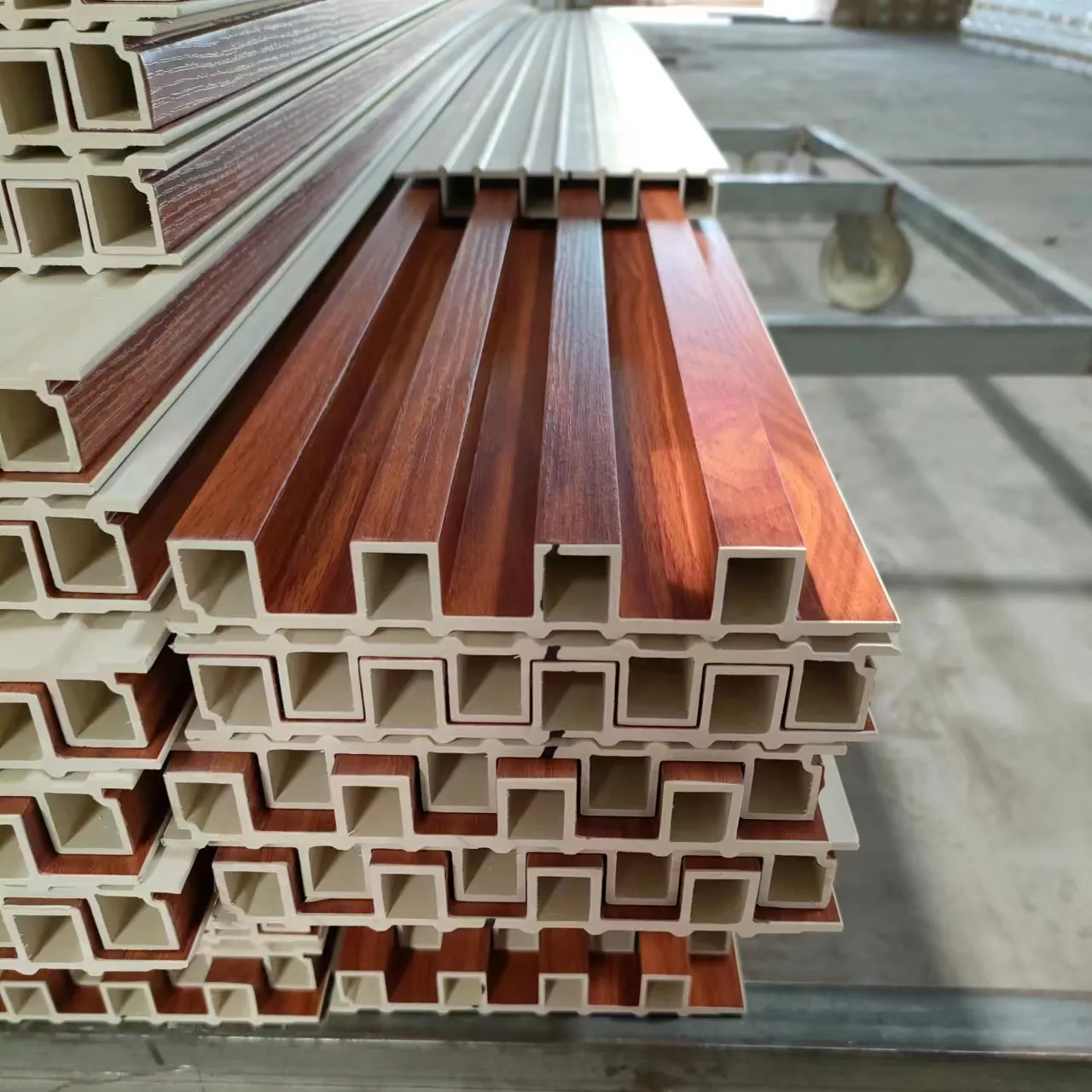 تصدير منتجات عالية الجودة شبكة خشبية صلبة أجوف * 25 جدار