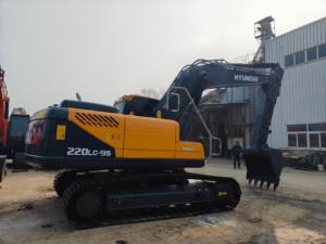 Excavadora de cadenas Hyundai 220LC-9S de alta calidad, usada, a precio económico, modelo 2020, 100% lista para usar, motor y rodamientos incluidos. - Product Image 6