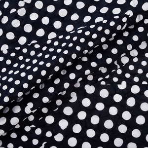 Bán Buôn Tùy Chỉnh Màu Đen Dot 78gsm Dệt Trọng Lượng Nhẹ Thoáng Khí 100% Bông Muối Shrank Nhăn In Vải Cho Cô Gái Chàng Trai Túi - Product Image 4