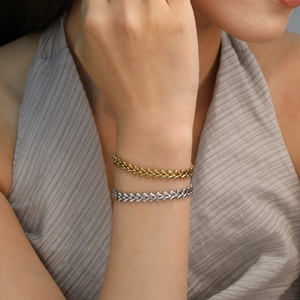 18K Gold Plated Stainless Steel Jewelry Heart Bead Bracelet <b>Chain</b> Link Fashion Women Hypoallergenic Romantic Gift Bracelet - Product Image 3