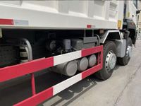 Truk Tambang Diesel HOWO 8X4 12 Roda Efisiensi Tinggi Mesin Weichai Standar Euro 2 Pengangkut Pasir Tipper