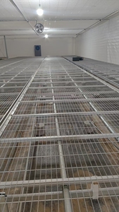 Tables <span class=keywords><strong>de</strong></span> bancs <span class=keywords><strong>de</strong></span> serre roulantes durables pour <span class=keywords><strong>lit</strong></span> <span class=keywords><strong>de</strong></span> pépinière avec couvercle en alliage d'aluminium et maille à armure toile pour l'ensemencement - Product Image 2