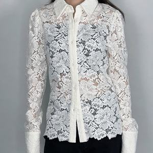 Chemisier élégant semi-transparent en dentelle florale pour femme avec boutons sur le devant – Blouses et chemises OEM - Product Image 6