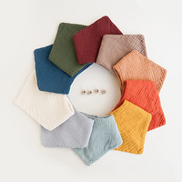 Bavoirs pour bébé en coton mousseline en gros, nouveau-né, respectueux de la peau, écologiques, bouton, doux, respirant, réutilisables, lavables, protection pour l'alimentation