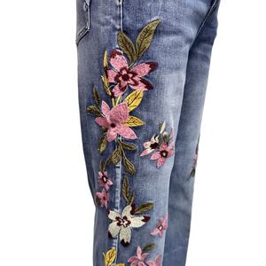 กางเกงยีนส์เดนิมสีน้ำเงินฟอกแบบใหม่สำหรับผู้หญิง ปักลายดอกไม้ เอวสูง ทรงขาบาน สไตล์ลำลอง ทรงสกินนี่ - Product Image 5