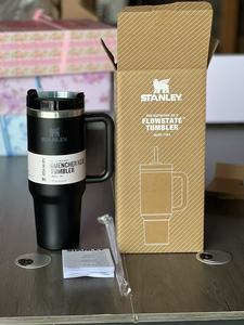 STAN-LEY tazza da 40 once per auto da esterno 1:1 realizzare una tazza da bicchiere in acciaio inossidabile H2.0 con manico in paglia per acqua bollente