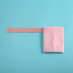Sac à cordon en velours épais personnalisé avec logo, idéal pour bijoux (boucles d'oreilles, colliers, montres) et cadeaux, avec ruban et nœud. - Product Image 5