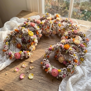 Corona Floreale Bohemien con Fiori Secchi e Stabilizzati, Fatta a Mano, Elegante ed Eco-Sostenibile, Ghirlanda per Capelli per Matrimoni all'Aperto ed Elopement - Product Image 2
